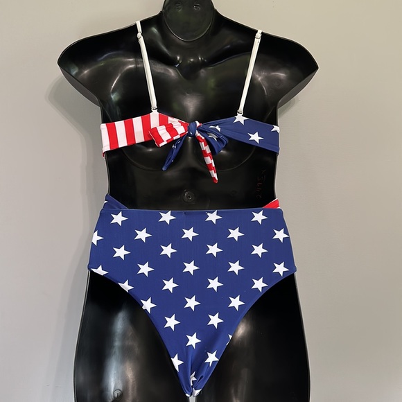 Qearal | NWT American Flag Red White Blue Cut Out Wrap Around Swimsuit | Size M - Picture 5 of 10